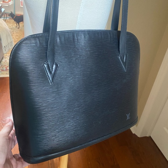 Louis Vuitton Lussac Epi Leather Shoulder Bag - Picture 3 of 16